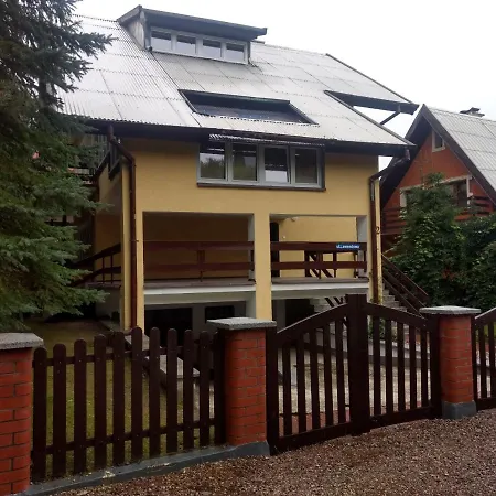 Duzy Dom Zalesie 100m Od Plazy بيت للعطل *